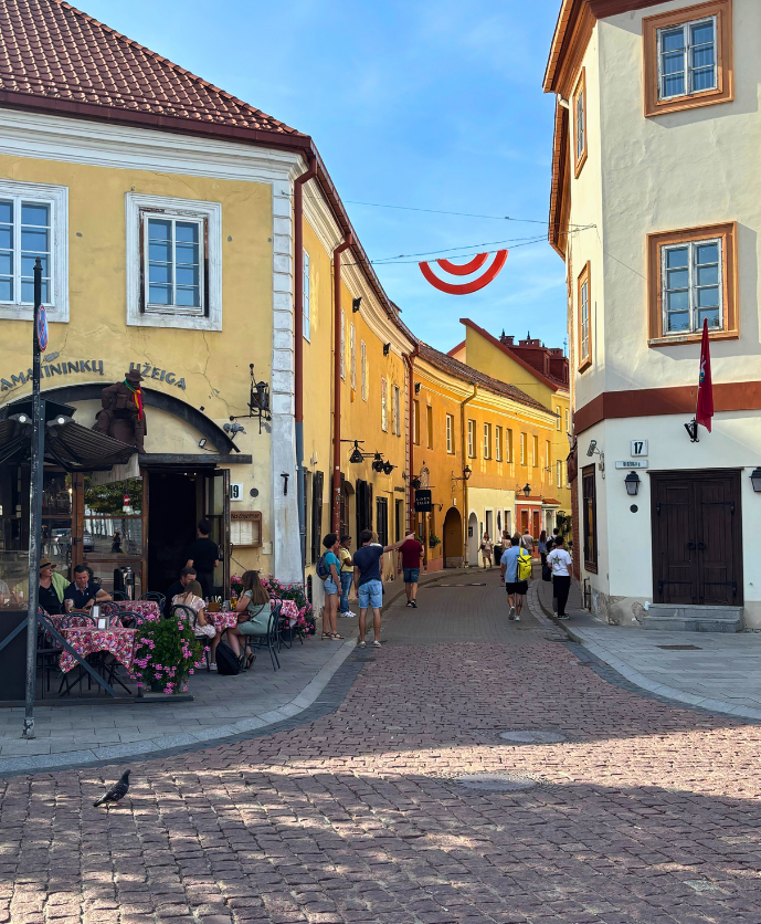 Kullerstensgata i Vilnius gamla stan